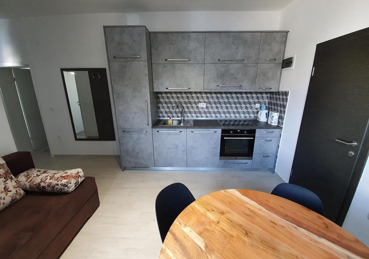 Ivanovic Apartment Vir