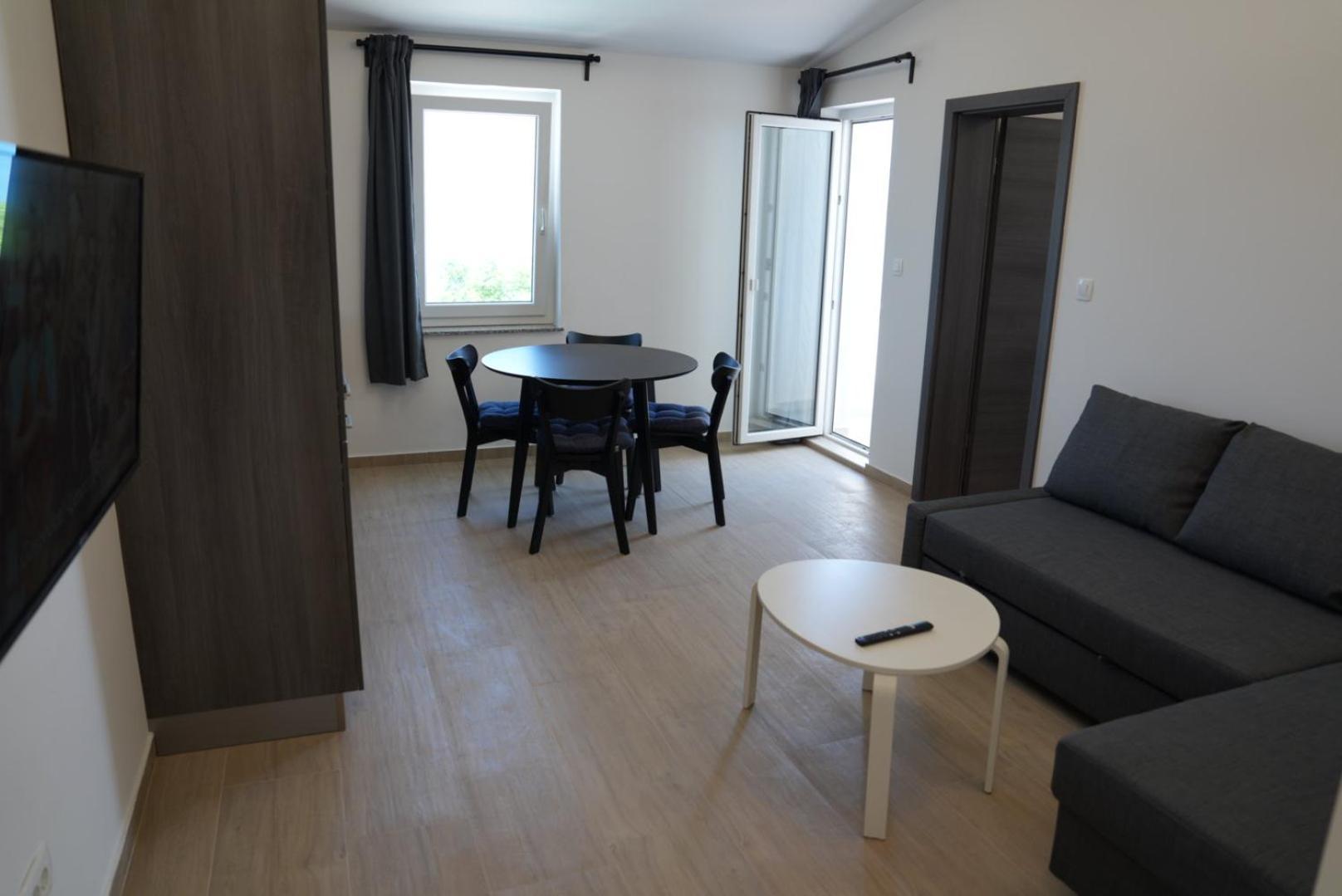 Ivanovic Apartment Vir